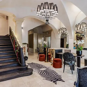 Unicus Palace Old Town - Destigo מלון