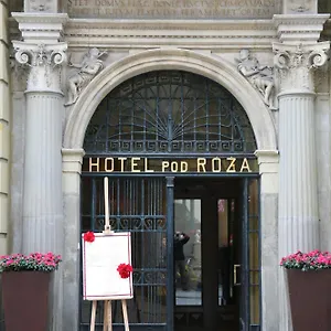 Pod Roza מלון